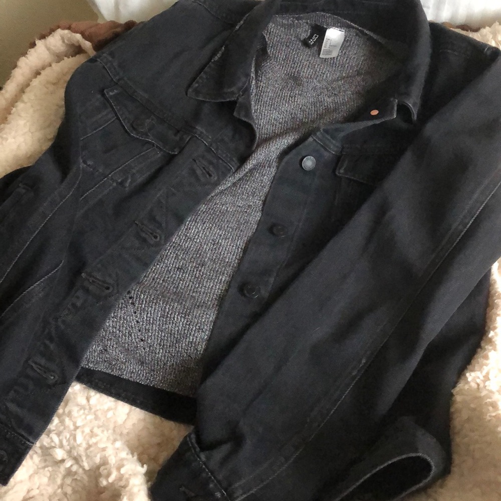 OLD NAVY BLACK DISTRESSED JEAN JACKET